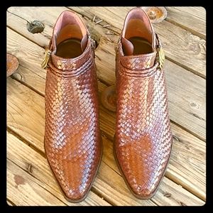 New Valerie Stevens sz 7.5 woven leather boots